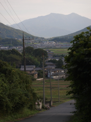 丸山と羽田山の間に筑波山