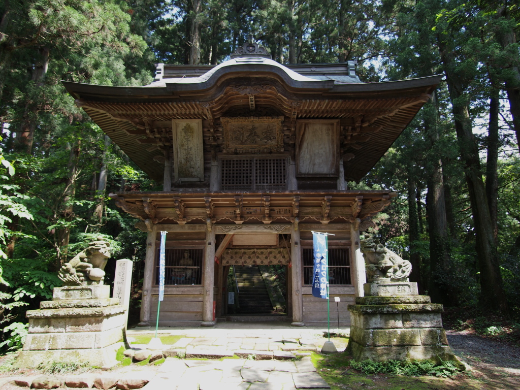 立派な山門です…